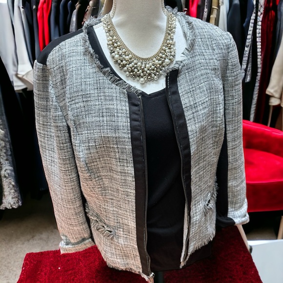 Elle black and white jacket. - Picture 4 of 13